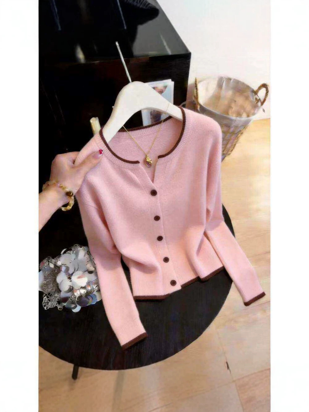 Short colour-block knit cardigan
