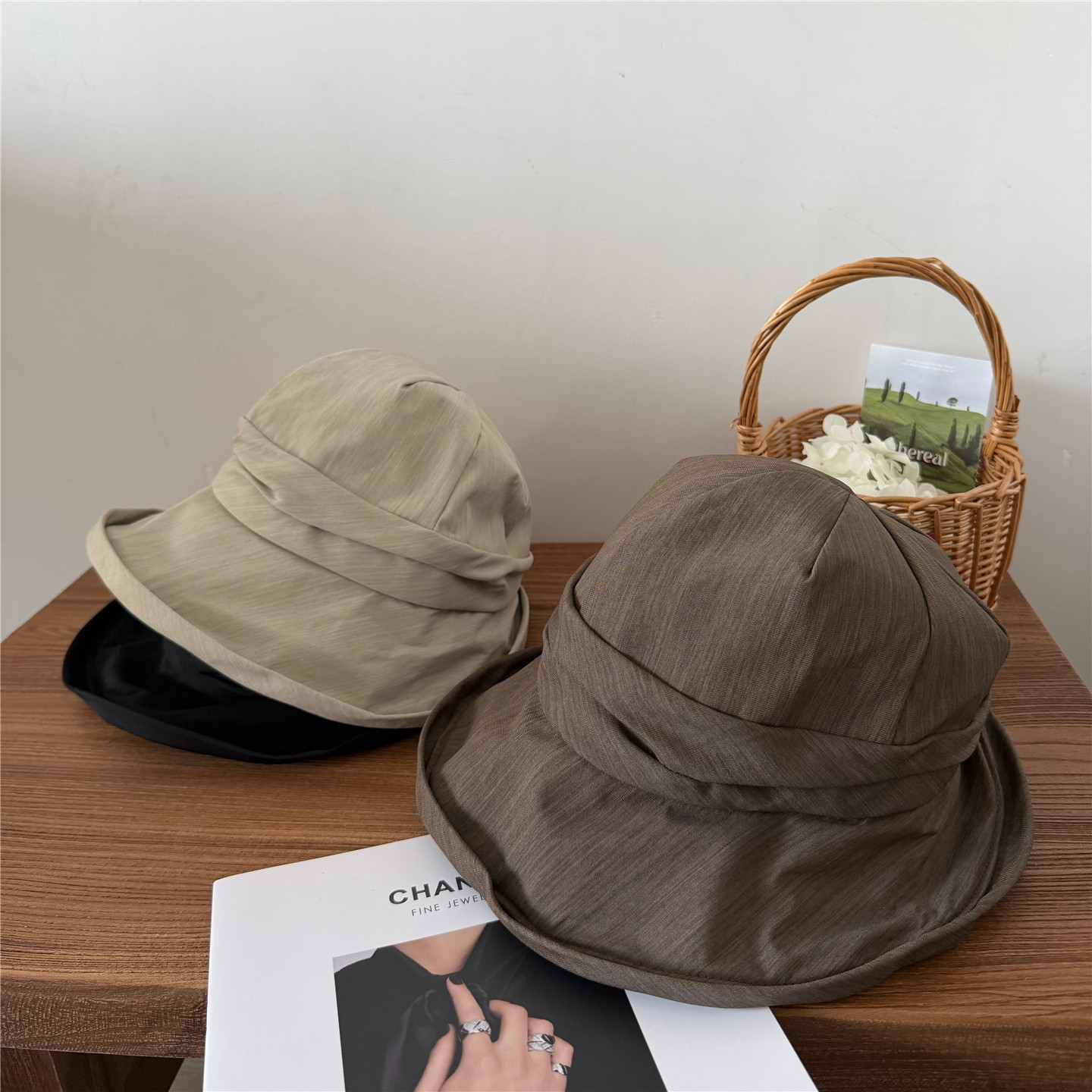 Foldable wide-brim bucket hat